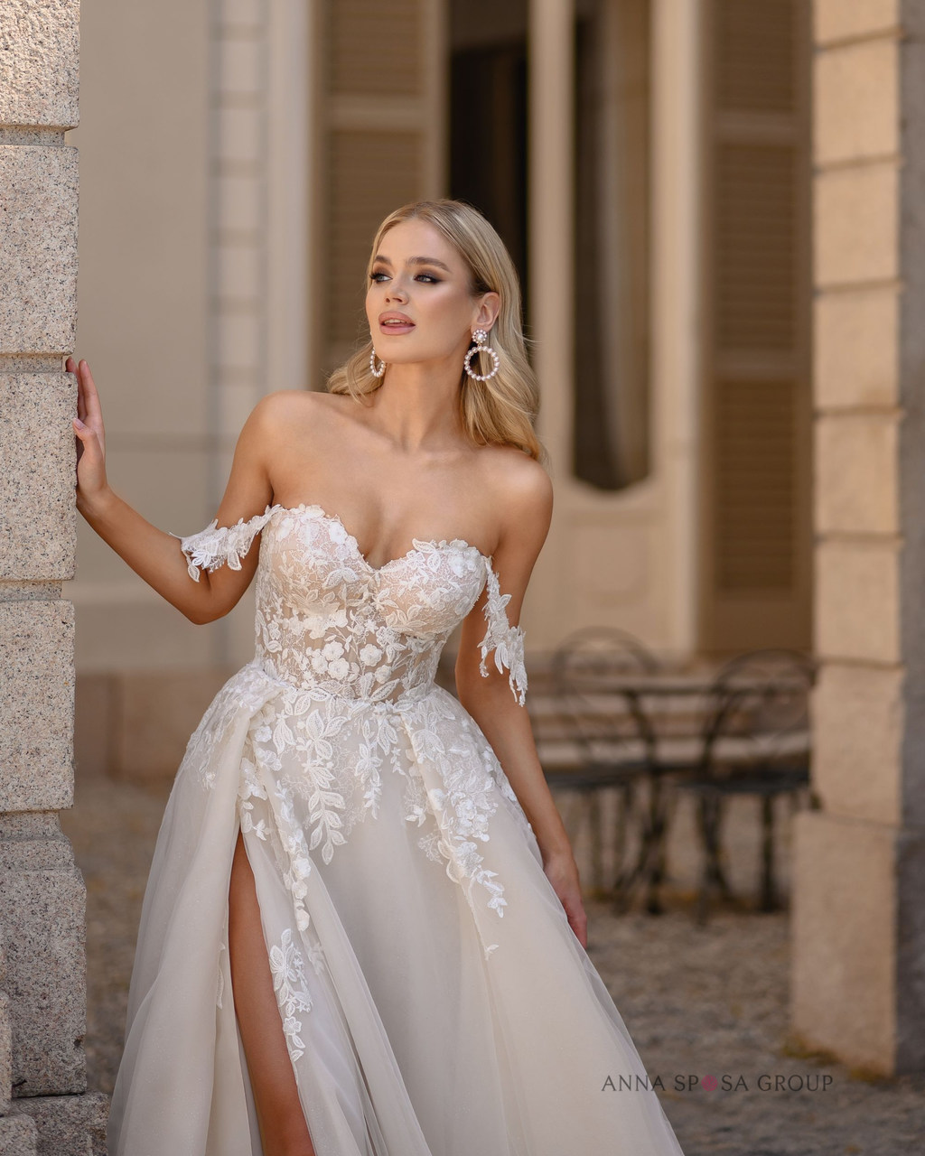 Suknia-slubna-Anna-Sposa-Sunita-blisko