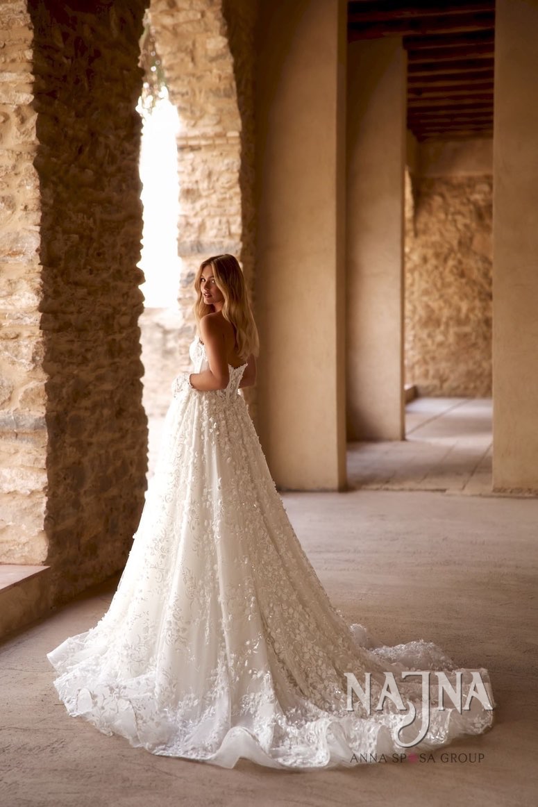 Suknia ślubna Anna Sposa MERCURIUS blisko w NAJNA WOW tył w NAJNA WOW