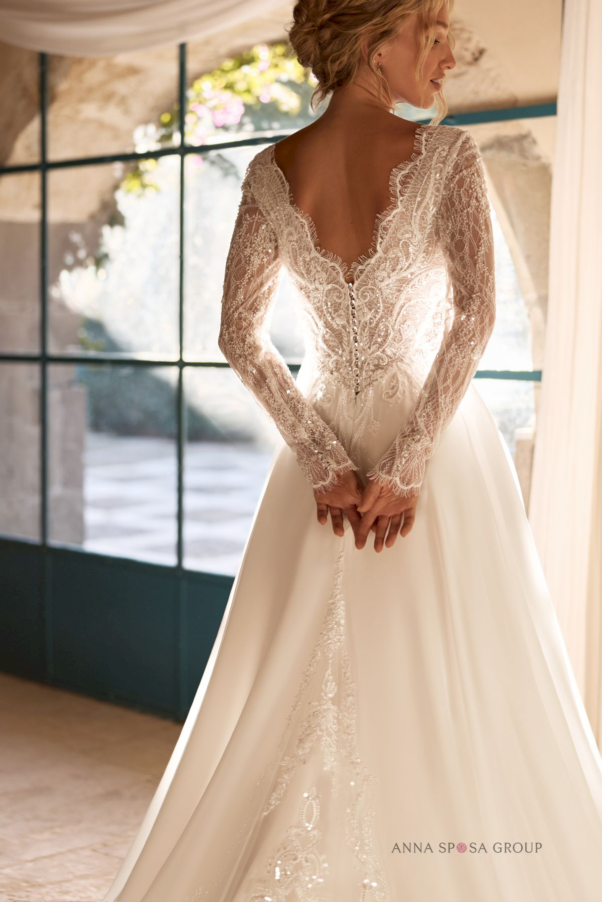 Suknia ślubna Anna Sposa NOVELLE blisko